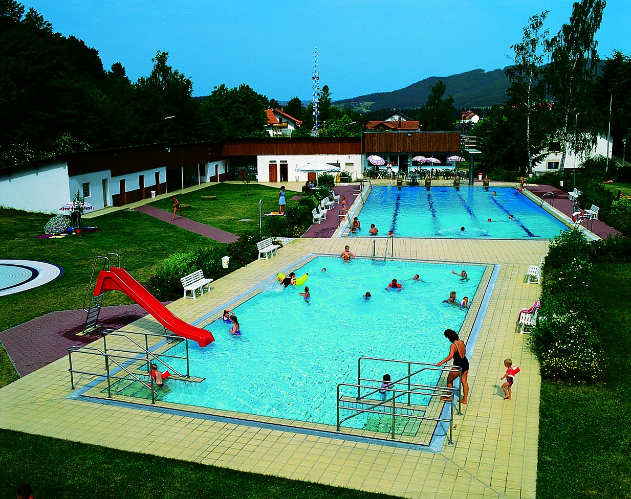 Blick auf das Freibad in Haibach